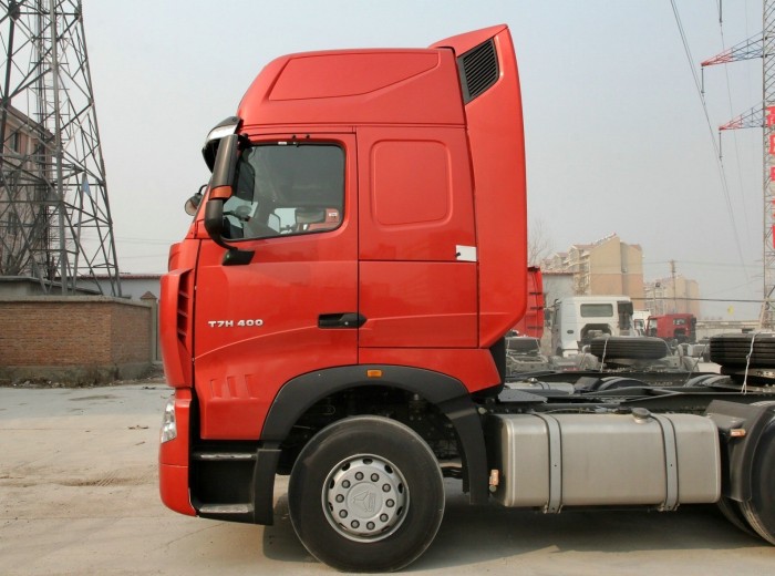 中国重汽 HOWO-T7H重卡 400马力 6X2 牵引车(ZZ4257V323HD1)(后提升桥)外观图（20/33）