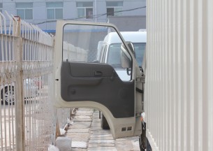 江铃凯锐 116马力 4.02米单排厢式轻卡(宽体普通)驾驶室图