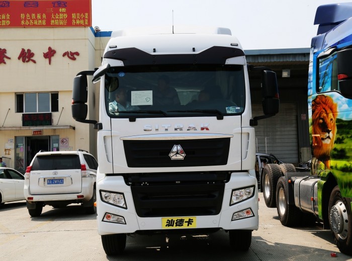 中国重汽 SITRAK C7H重卡 440马力 6X2 牵引车外观图（1/23）