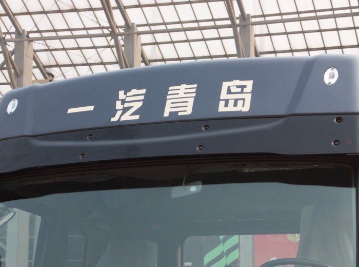 青岛解放 新大威重卡 350马力 6X4 牵引车(2010款)(AMT)(CA4258P2K2T1EA81)外观图（5/8）