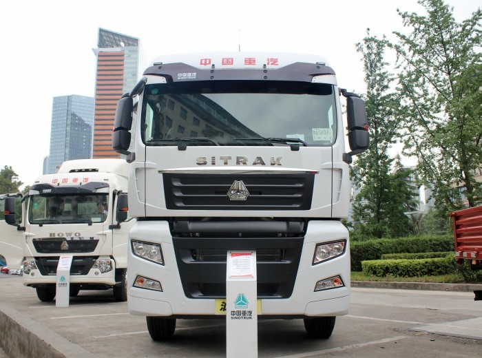 中国重汽 SITRAK C7H重卡 440马力 6X2 牵引车(ZZ4256V323HD1)(白色)外观图（10/40）