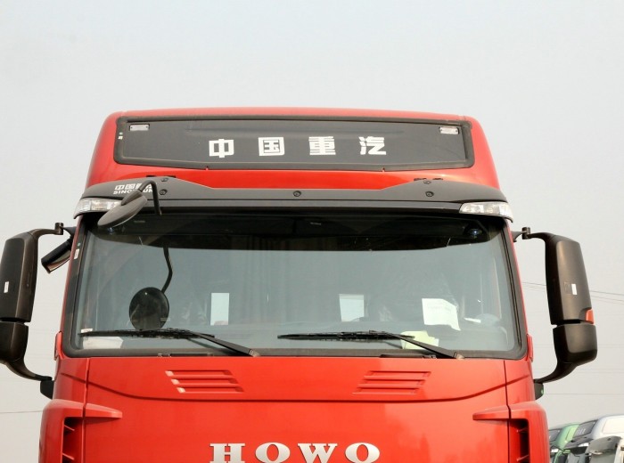 中国重汽 HOWO-T7H重卡 400马力 6X2 牵引车(ZZ4257V323HD1)(后提升桥)外观图（9/33）