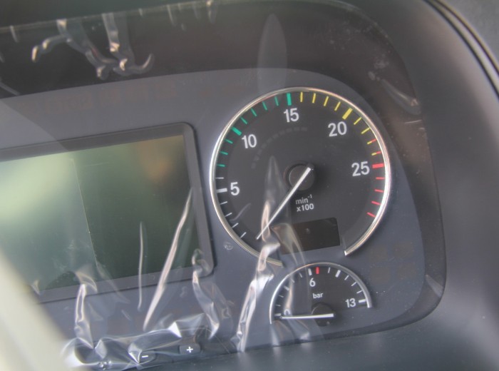 奔驰 Actros重卡 440马力 6X2 冷藏牵引车（型号2644）驾驶室图（8/29）