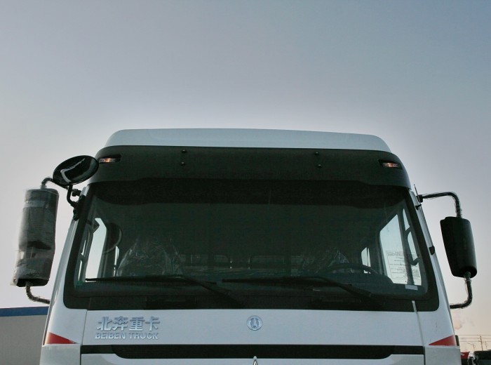 北奔 NG80系列重卡 380马力 6X4 CNG牵引车(ND4250B38J6Z00)外观图（11/21）