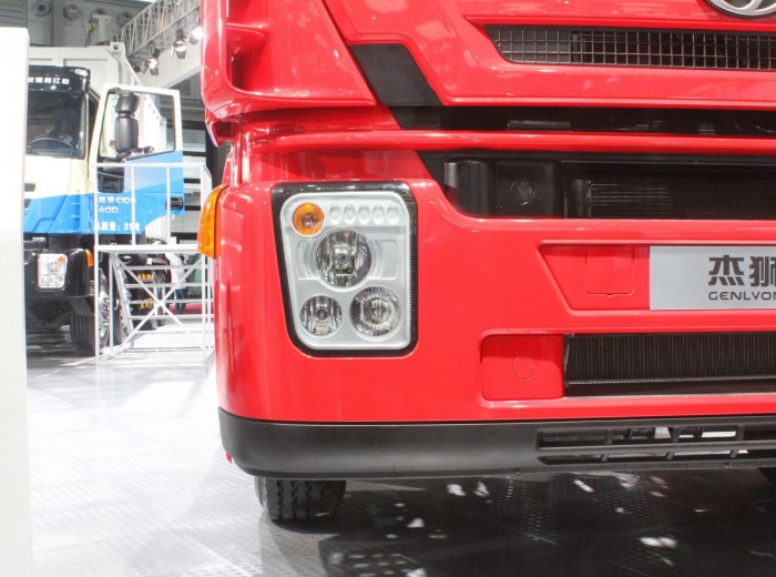 红岩 杰狮S100重卡 480马力 6X4 牵引车(红色版)(CQ4255HXG334)外观图（13/21）