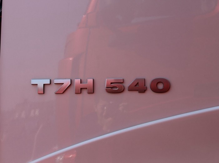 中国重汽 HOWO-T7H重卡 540马力 6X4 牵引车(ZZ4257V324HD1B)外观图（80/87）
