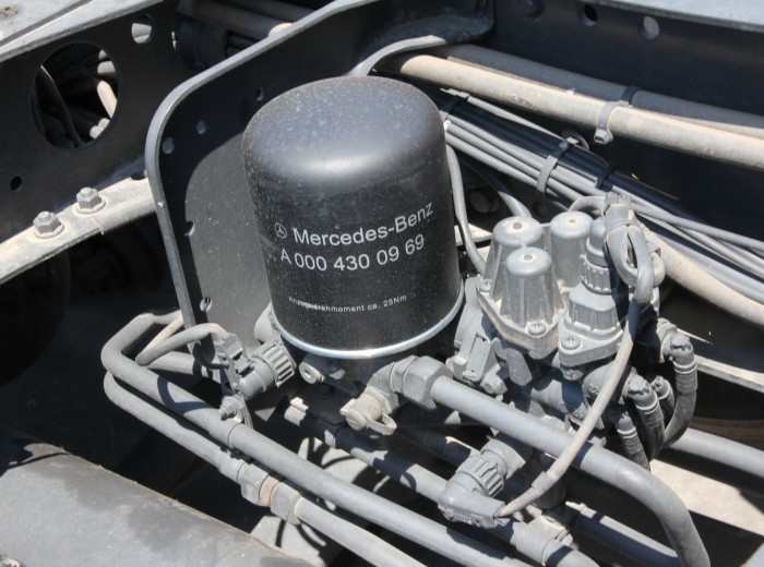 奔驰 Actros重卡 408马力 6X2 牵引车(黑金刚)(型号2544)底盘图（127/143）