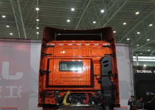 联合卡车U420 420马力 6X4 牵引车(SQR4250D6ZT4)底盘图