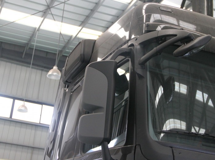 奔驰 Actros重卡 440马力 6X2 牵引车 (Megaspace超大驾驶室)(型号2644)外观图（13/46）