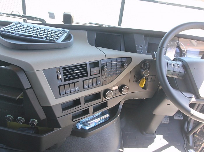 沃尔沃 新FH16重卡 600马力 6X4 牵引车(澳大利亚版三节全挂车)驾驶室图（125/152）