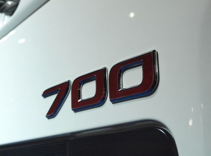 广汽日野 700系列重卡 450马力 6X4 牵引车(YC4250SS1EK)外观图（2/20）