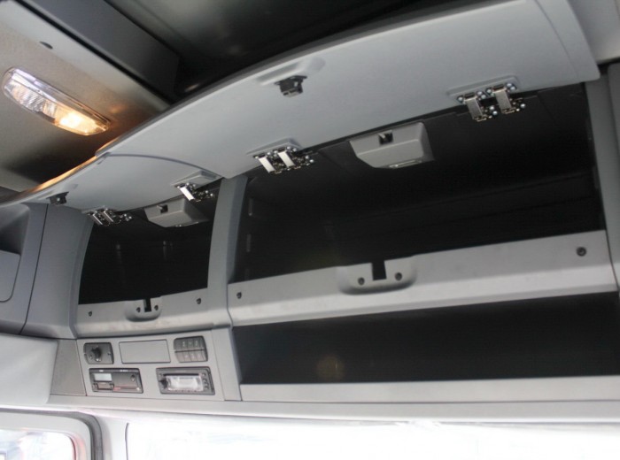 福田 欧曼GTL 6系重卡 420马力 6X4 牵引车(国四伊顿AMT)(GTL-2490高顶平地板驾驶室)(BJ4253SNFKB-XF)驾驶室图（39/73）