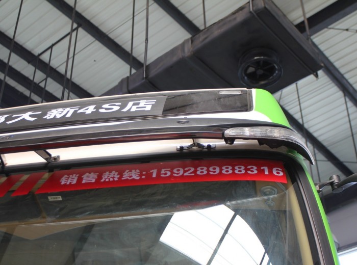 中国重汽 HOWO-T7H重卡 430马力 6X4 牵引车（ZZ4257V324HC1H）外观图（7/27）