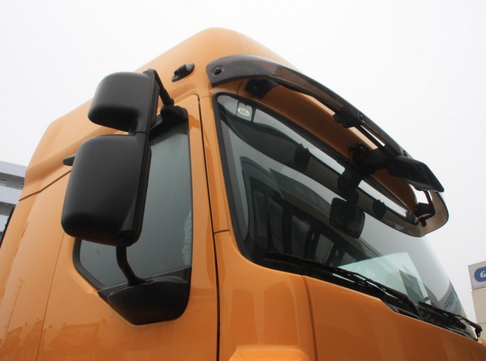 雷诺 Premium 380 DXi系列重卡 380马力 6X2 牵引车(后提升桥)外观图（13/20）