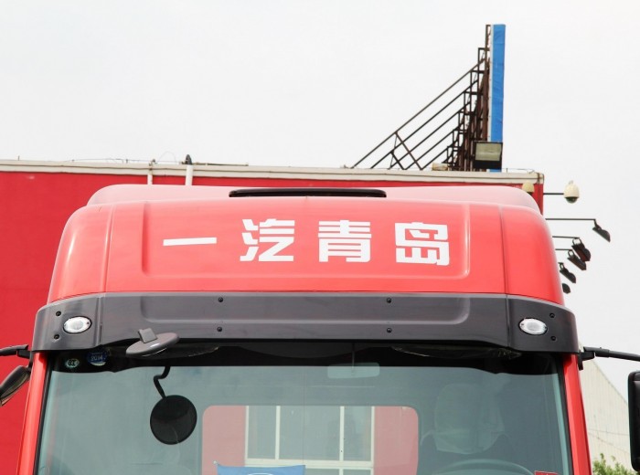 青岛解放 天V重卡 420马力 6X4 牵引车(CA4259P2K2T1E4A80)外观图（39/137）