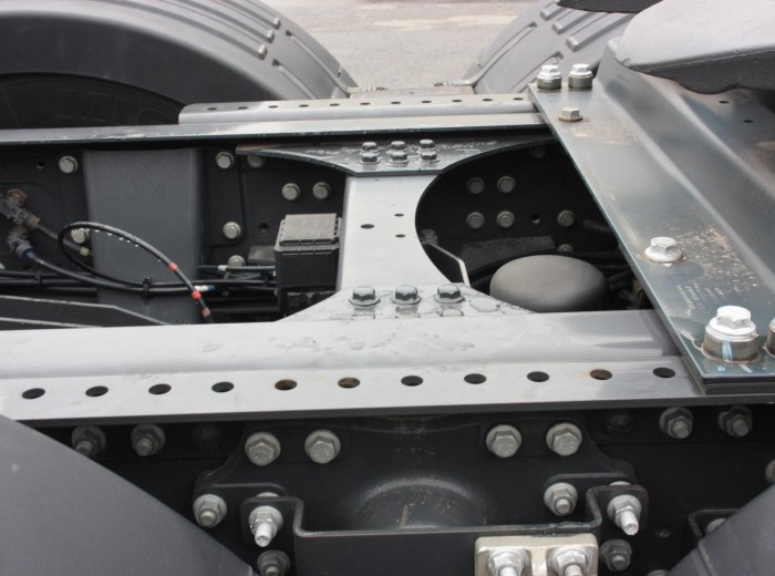 雷诺 Premium 380 DXi系列重卡 380马力 6X2 牵引车(后提升桥)底盘图（24/27）