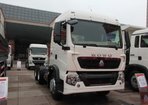中国重汽 HOWO T5G重卡 336马力 6X4 牵引车（ZZ4257N324GC1）外观图