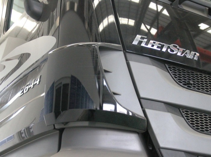 奔驰 Actros重卡 440马力 6X2 牵引车 (Megaspace超大驾驶室)(型号2644)外观图（26/46）