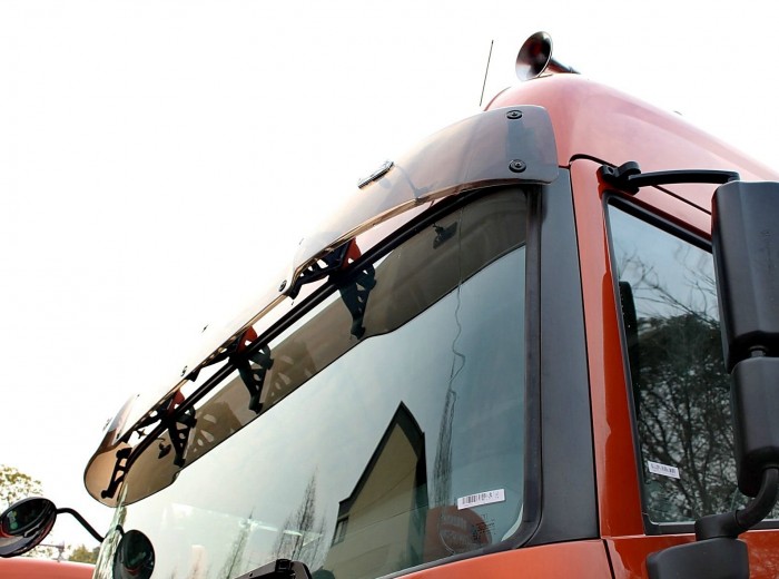 2015款联合卡车U480 480马力 6X2 牵引车(后提升桥)外观图（15/36）