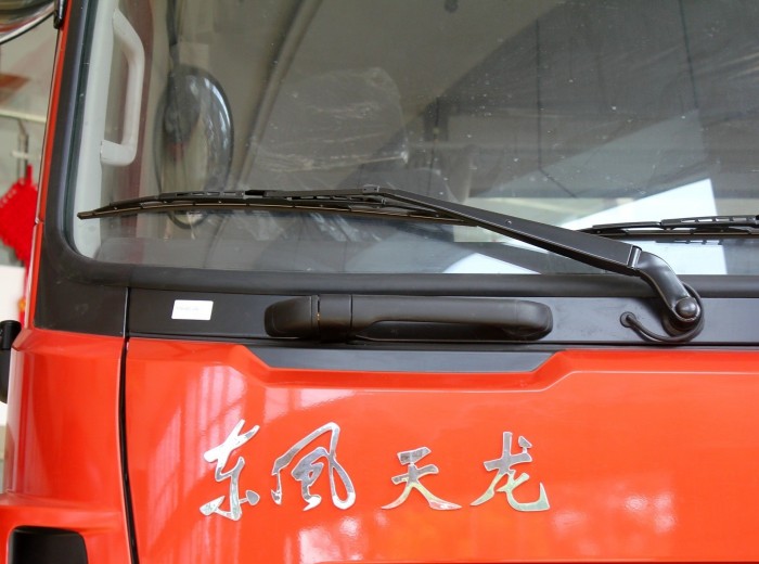 东风 天龙重卡 385马力 6X4 危化品运输牵引车(DFL4251A16)外观图（17/27）