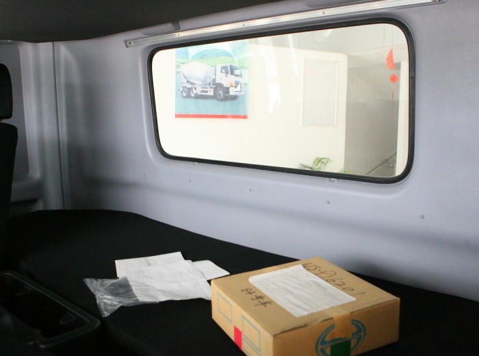 广汽日野 700系列重卡 350马力 4X2 牵引车(YC4180SH2PE)驾驶室图（12/25）