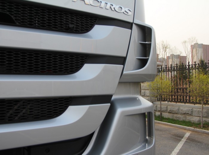奔驰 Actros重卡 460马力 6X2 牵引车(Megaspace超大驾驶室)(型号2646)外观图（45/45）