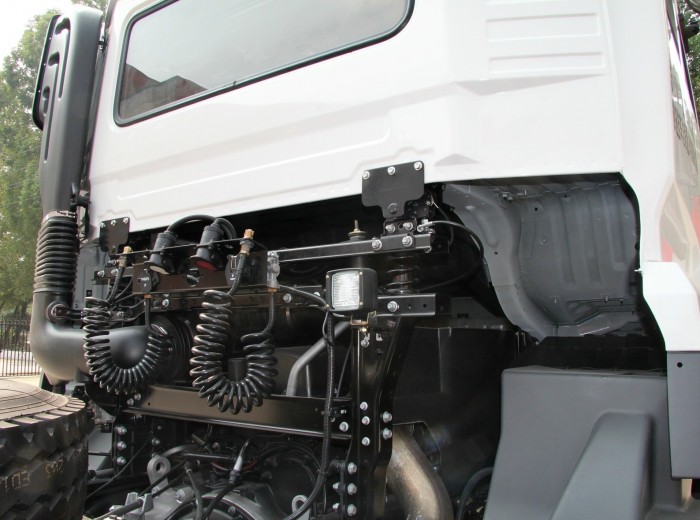 东沃 UD酷腾重卡 430马力 6X4 牵引车(平顶驾驶室 DND4250WB34)底盘图（72/84）
