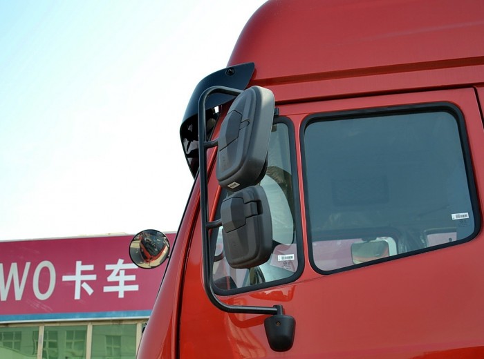 中国重汽 豪瀚重卡 310马力 4X2 牵引车(ZZ4185N3613D1)外观图（9/38）