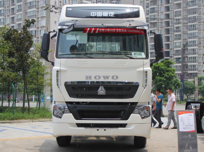 中国重汽 HOWO-T7H重卡 440马力 6X4 牵引车（ZZ4257N324HD1B）外观图（1/22）