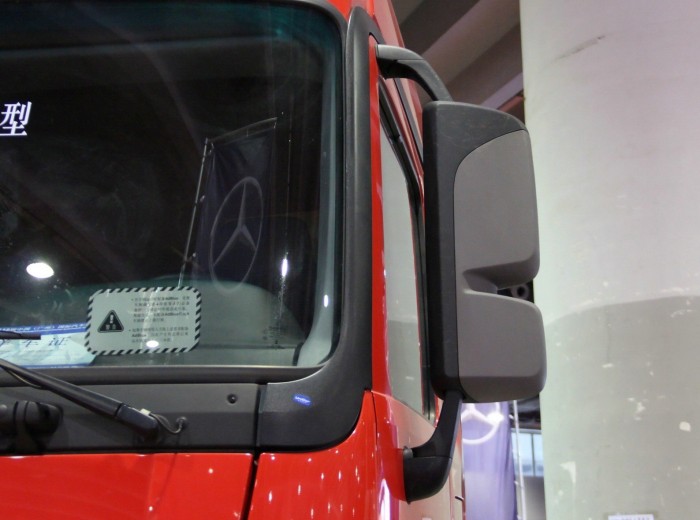 奔驰 Actros重卡 435马力 6X2 牵引车(型号2644)外观图（8/21）