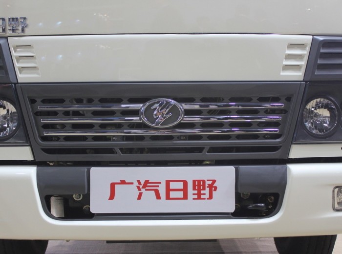 广汽日野 300J系列 125马力 3.31米双排厢式轻卡外观图（5/15）