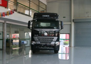 中国重汽 HOWO A7系重卡 270马力 6X4 牵引车(驾驶室A7-P)(ZZ4257M3247N1B)