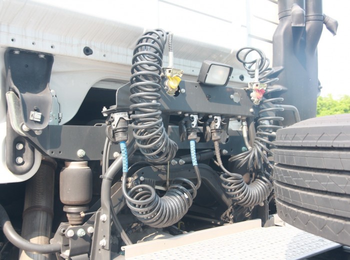 奔驰 Actros重卡 440马力 6X2 牵引车(型号2644)底盘图（69/77）