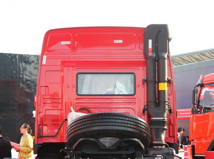 大运重卡 290马力 4X2 牵引车(高顶)(CGC4181PB35WPD3A)底盘图（2/23）