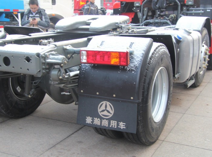 中国重汽 豪瀚-J5G重卡 340马力 6X2 牵引车底盘图（8/11）