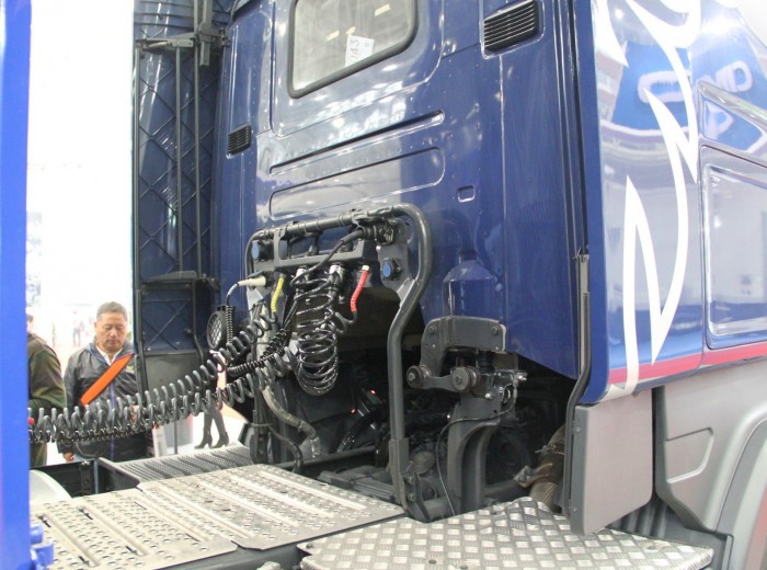 斯堪尼亚 R系列重卡 440马力 6X2 牵引车(型号R440 Image)底盘图（6/25）
