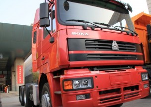 中国重汽 HOKA重卡 420马力 6X4 牵引车(ZZ4253V3241D1)