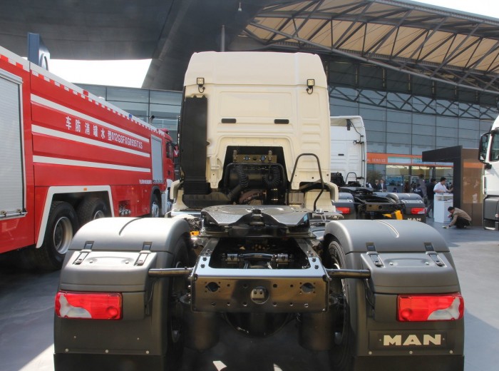 曼(MAN) TGS系列重卡 400马力 4X2 牵引车外观图（5/18）