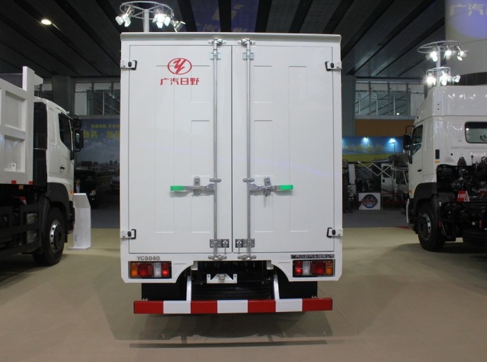 广汽日野 300J系列 125马力 3.29米双排厢式轻卡上装图（2/4）