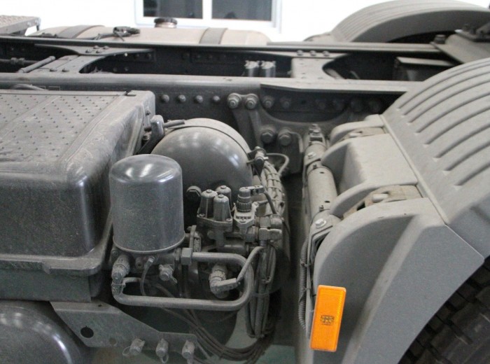奔驰 Actros重卡 440马力 6X2 牵引车 (Megaspace超大驾驶室)(型号2644)底盘图（17/42）