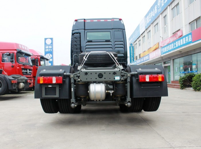 中国重汽 SITRAK C7H重卡 440马力 6X2 牵引车外观图（5/29）