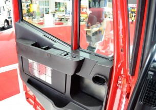 红岩 杰狮S100重卡 480马力 6X4 牵引车(CQ4255HXG334)驾驶室图