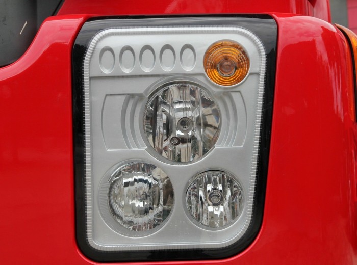 红岩 杰狮M100重卡 350马力 4X2 牵引车(CQ4185HTG361)外观图（26/98）