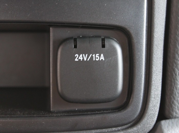 奔驰 Actros重卡 440马力 6X2 牵引车(型号2644)驾驶室图（57/65）