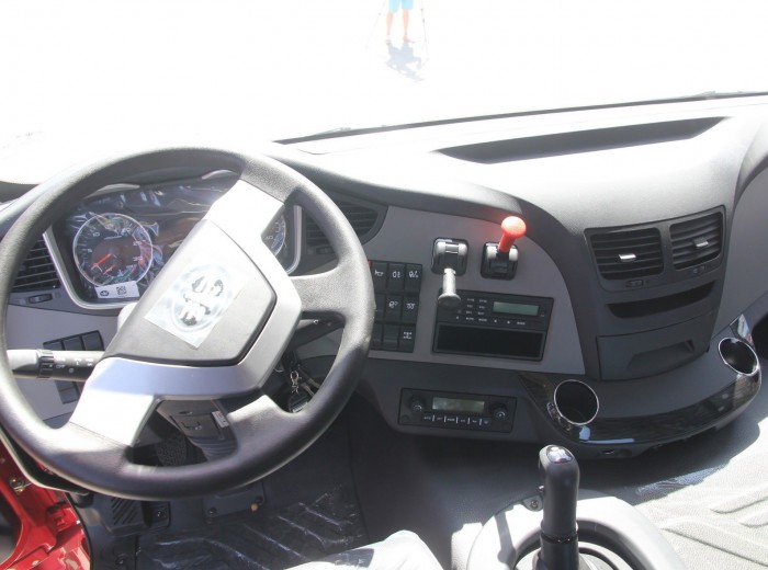 2013款解放 J6P重卡 350马力 6X4 牵引车驾驶室图（5/10）