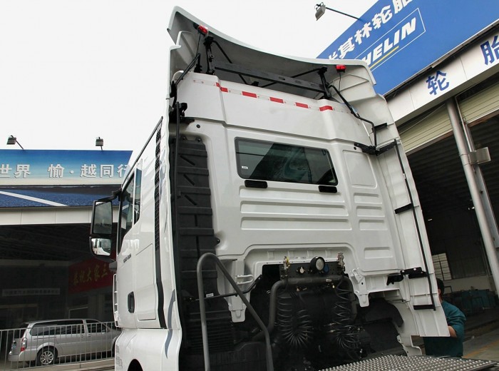 中国重汽 SITRAK C7H重卡 480马力 6X2 牵引车(ZZ4256V323HD1)外观图（48/80）