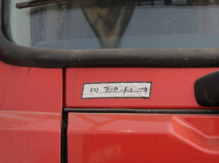 东风 天龙重卡 420马力 6X4 牵引车(DFL4251A2)外观图（12/14）