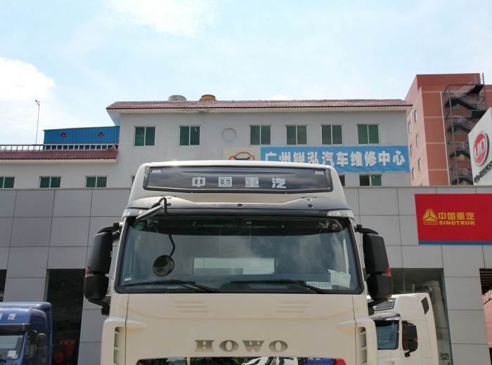 中国重汽 HOWO-T7H重卡 400马力 6X4 牵引车（ZZ4257V324HD1B）外观图（13/57）