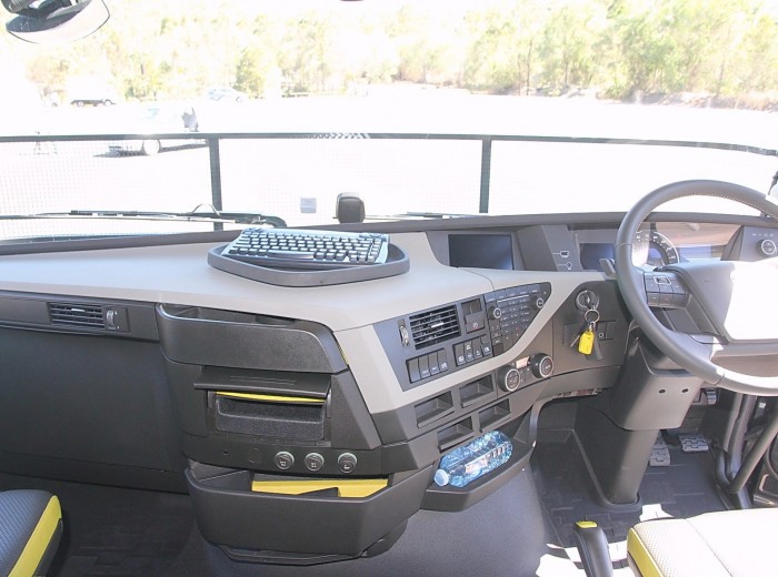 沃尔沃 新FH16重卡 600马力 6X4 牵引车(澳大利亚版三节全挂车)驾驶室图（91/152）