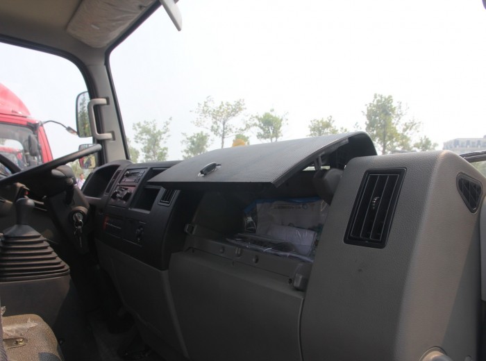 青岛解放 虎V 120马力 4.2米单排厢式轻卡驾驶室图（3/12）